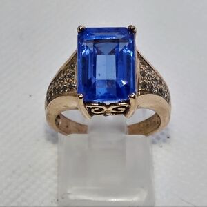 NWOT Stunning Earth Mined Dyed Neon Blue Topaz Ring